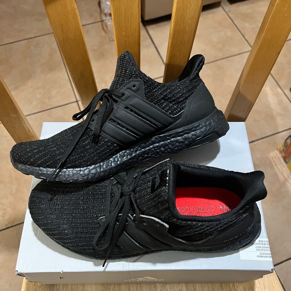 ADIDAS ULTRABOOST 4.0 DNA SIZE 9 MEN WORN A FEW TIMES WITH INSOLES - UNISEX